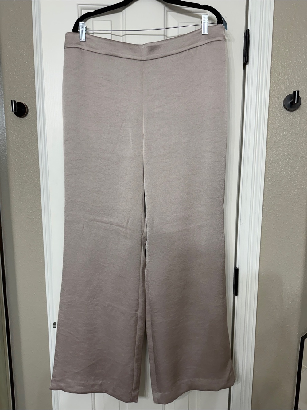 Ann Taylor Wide-Leg silk like Pants in Taupe